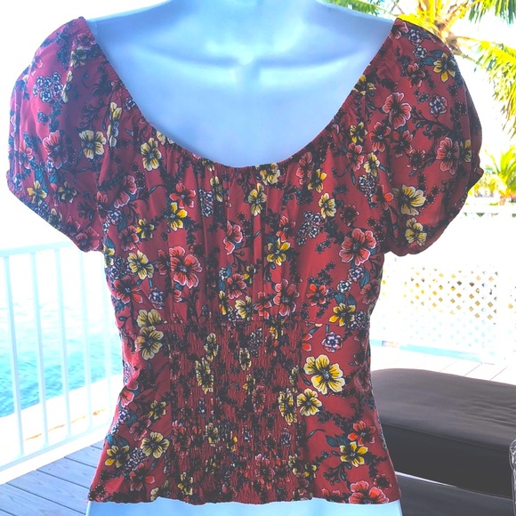 NO BOUNDARIES RUCHED & GATHERED SHORT SLEEVE CROP TOP • FLORAL PATTERN • sz M - Picture 5 of 14